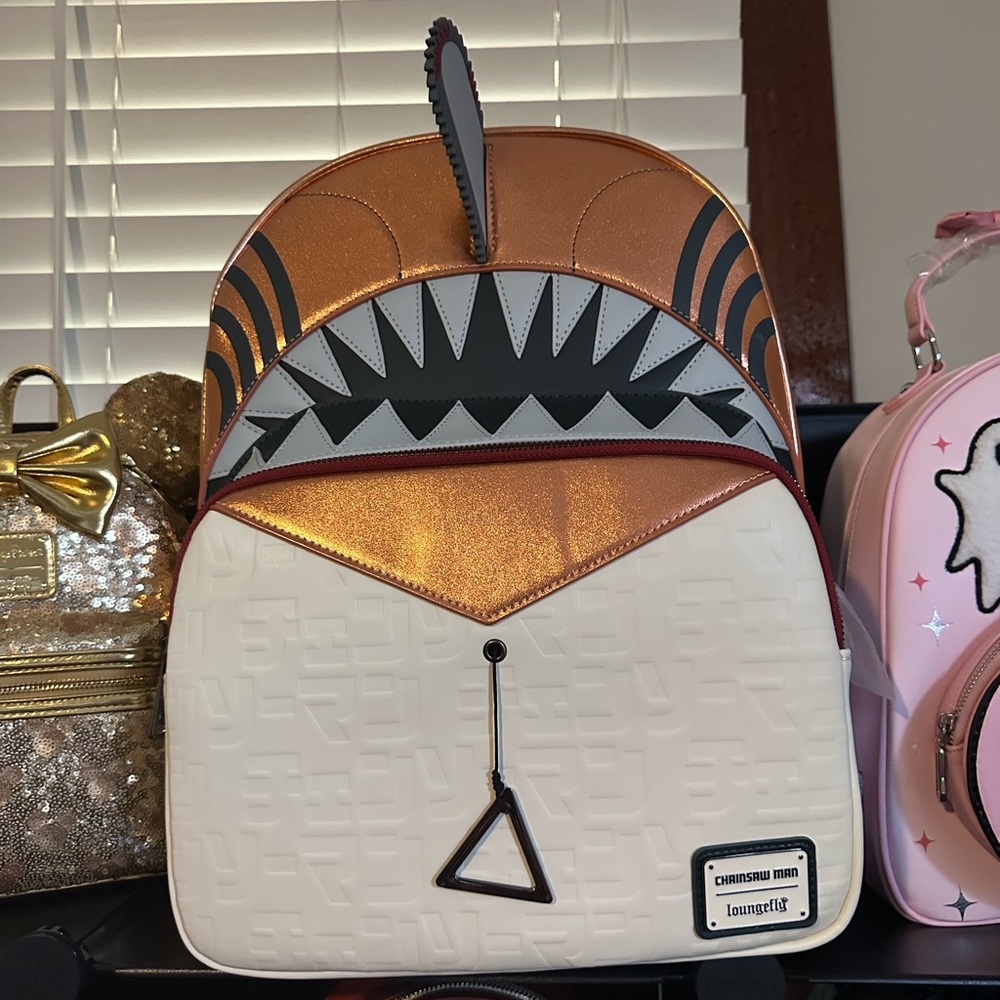 Loungefly Chainsaw man backpack NWT - Picture 5 of 5